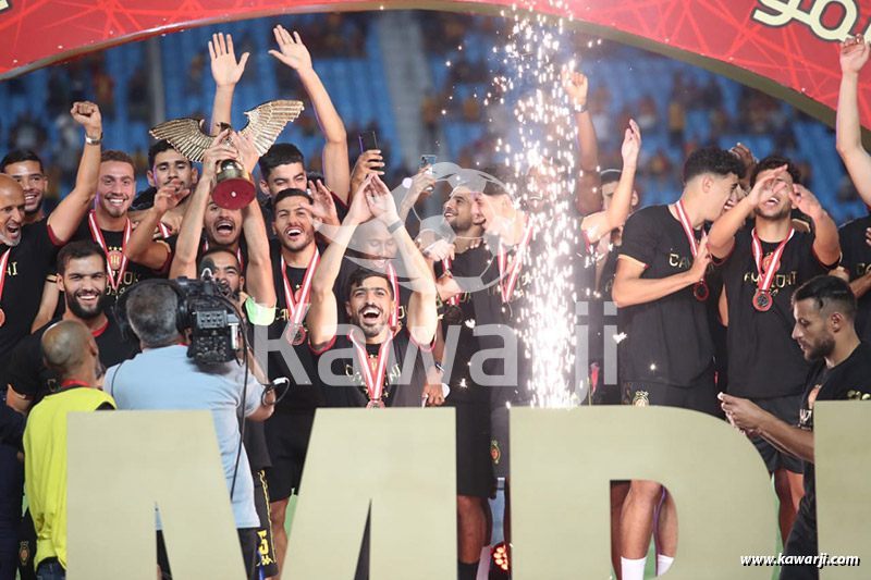 Remise du trophée de championne de Tunisie 2023-2024 à l'Espérance de Tunis