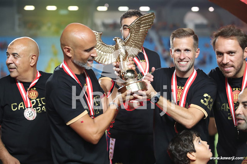 Remise du trophée de championne de Tunisie 2023-2024 à l'Espérance de Tunis